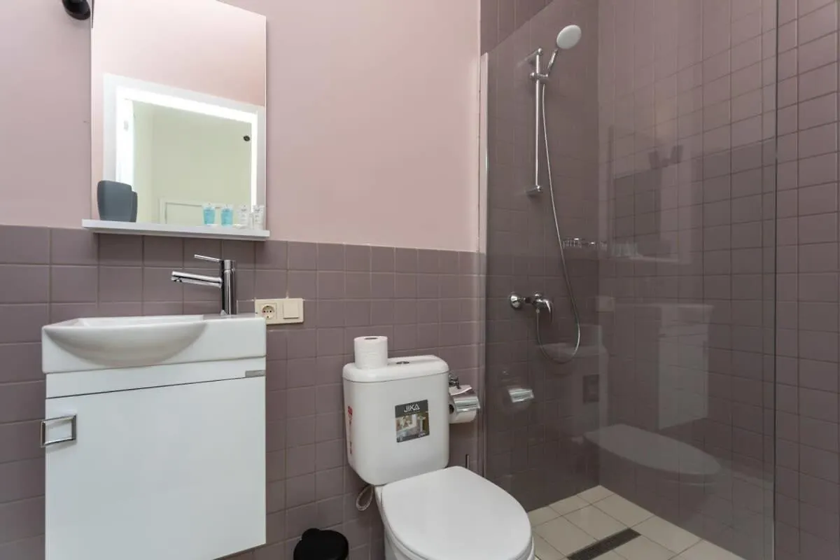 Super Stylish And Spacious 3 Seperated Apartments For 6 People Tbilisi
